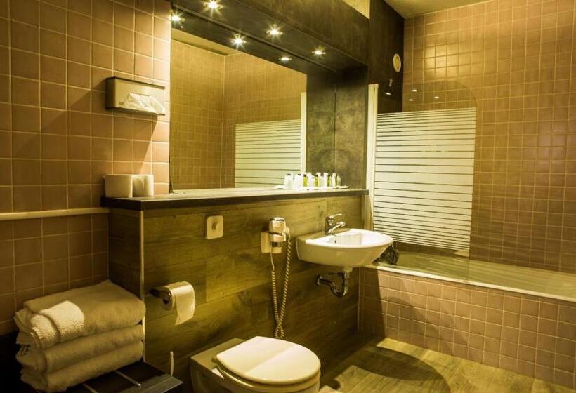 غرفة سوبيريور, Logis Hotel Restaurant Spa Les Oliviers