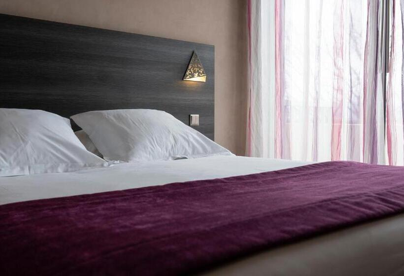 Номер Стандарт Адаптированный для Инвалидов, Logis Hotel Restaurant Spa Les Oliviers