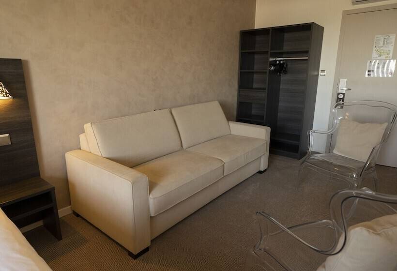 جناح جونيور, Logis Hotel Restaurant Spa Les Oliviers