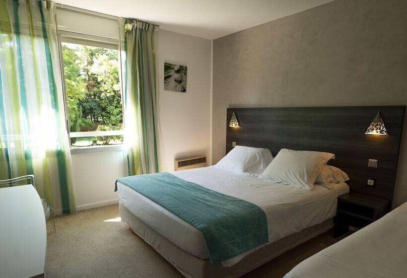 Номер Superior Вид на Парк, Logis Hotel Restaurant Spa Les Oliviers