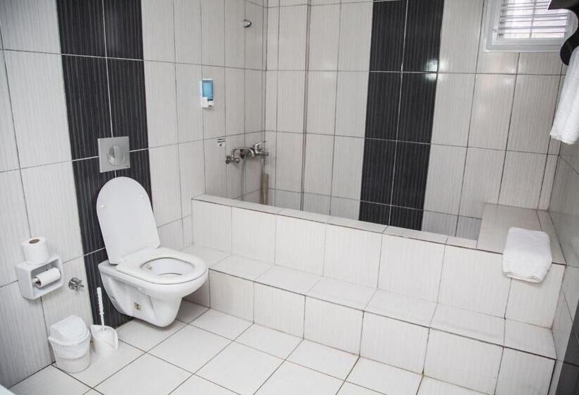 سوییت لوکس, Reis Thermal Otel