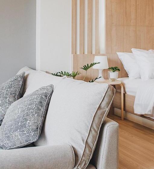 Deluxe room with river view, Home By The Bridge