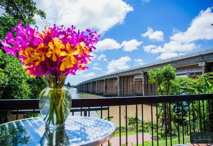 Deluxe room with river view, Home By The Bridge