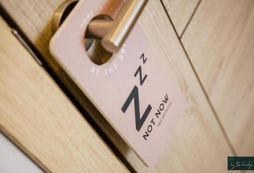 Deluxe room with river view, Home By The Bridge