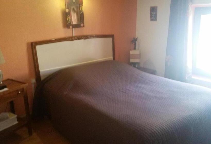 غرفة قياسية, La Cle Des Champs