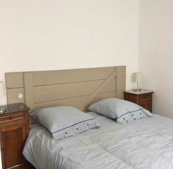 标准三人间, Sous La Tour