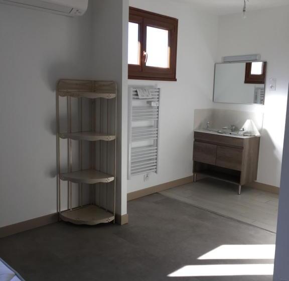 标准间, Sous La Tour