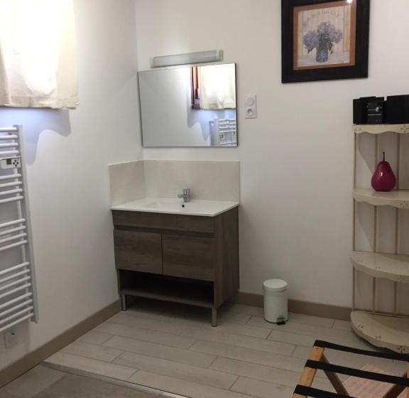 标准间, Sous La Tour