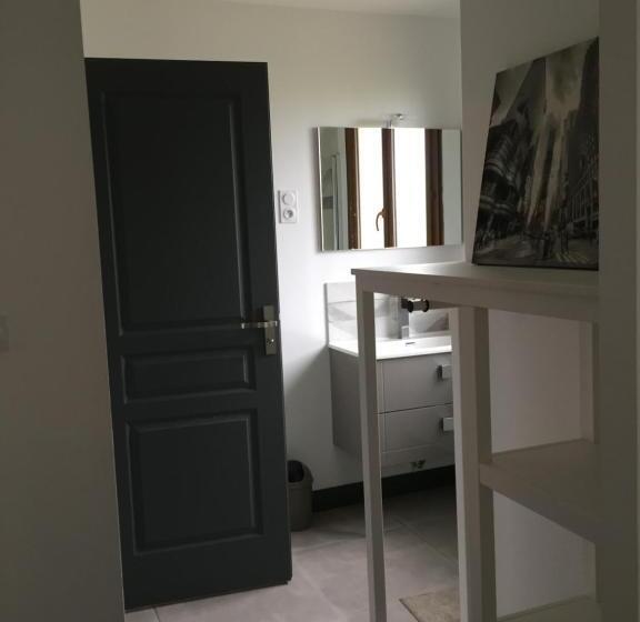 标准间, Sous La Tour