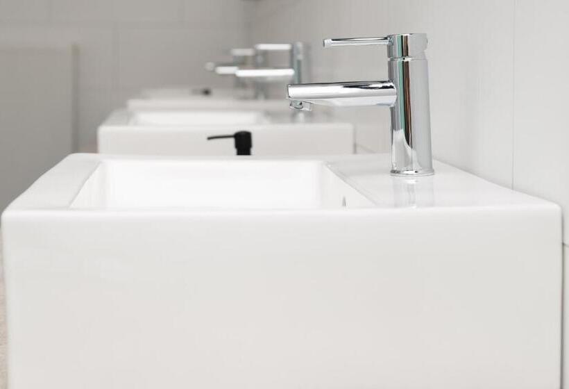 חדר סטנדרטי לארבעה עם חדר אמבטיה משותף, Beach House 9