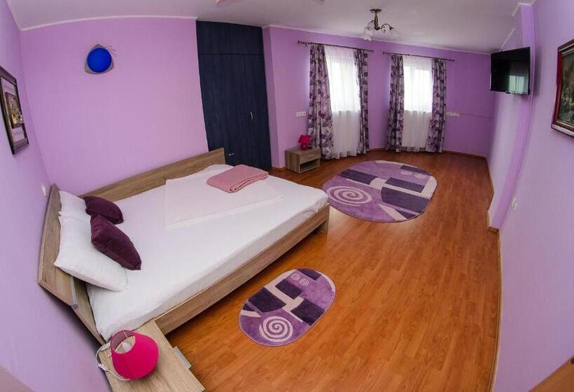 اتاق خانوادگی, Casa Liana