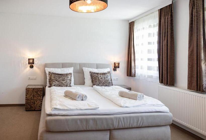 חדר משפחתי, Casa Plus