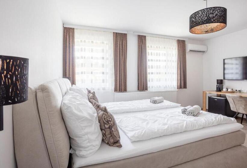 חדר משפחתי, Casa Plus