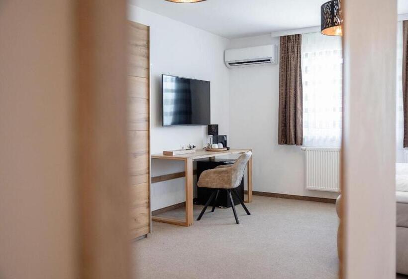 חדר משפחתי, Casa Plus