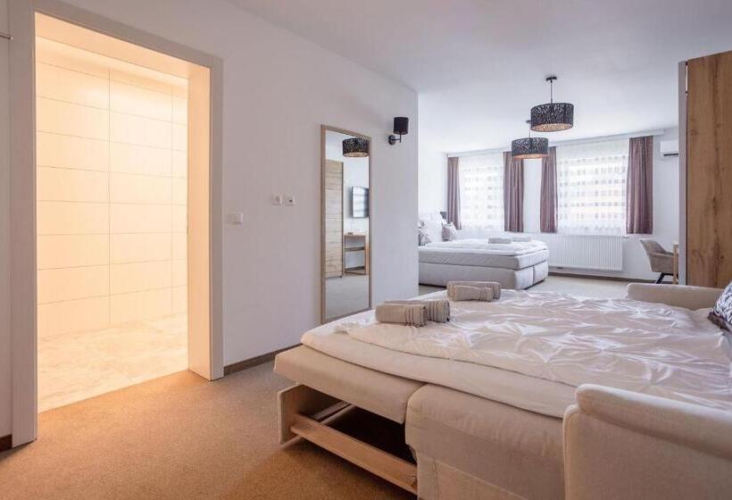 חדר משפחתי, Casa Plus