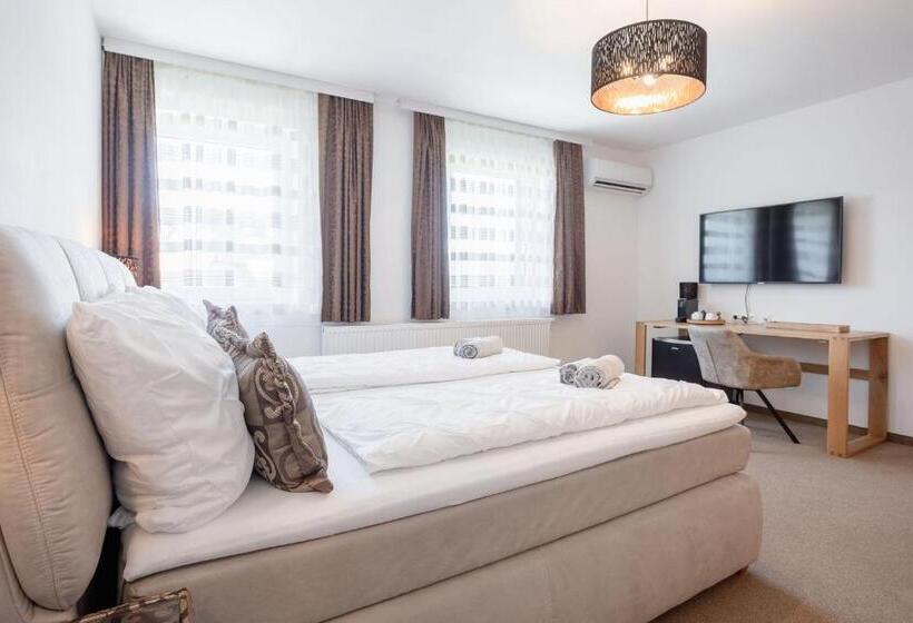 חדר משפחתי, Casa Plus