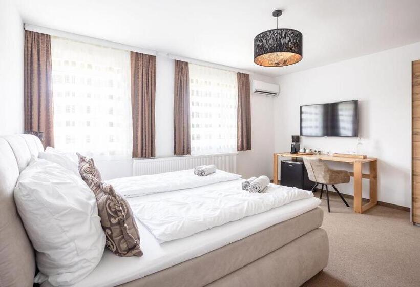 חדר משפחתי, Casa Plus