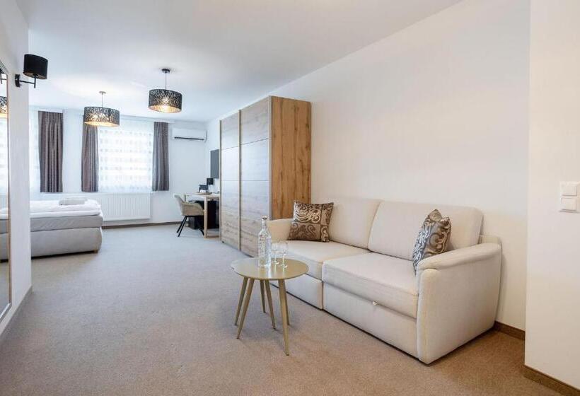 חדר משפחתי, Casa Plus