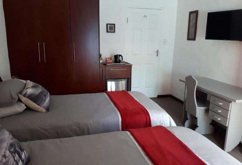 Номер Стандарт Вид на Сад, At Upperwood Manor