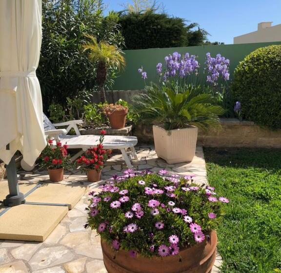 Номер Стандарт Вид на Бассейн, Villa C3 Arthur Rimbaub Chambre D’hôte Piscine Proche Mer Plage 600m