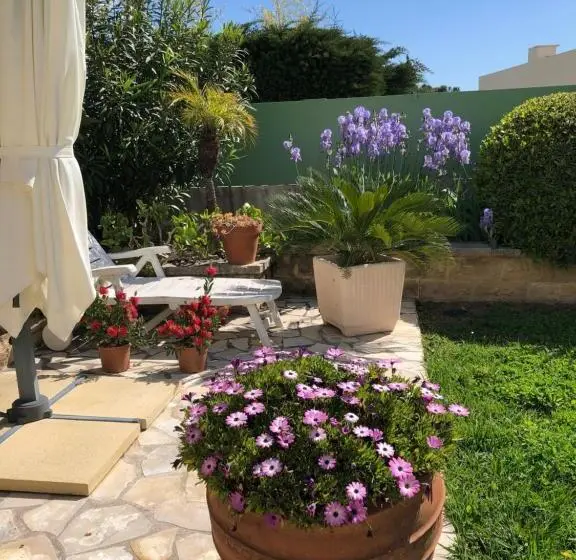 プールビュースタンダードルーム, Villa C3 Arthur Rimbaub Chambre D’hôte Piscine Proche Mer Plage 600m