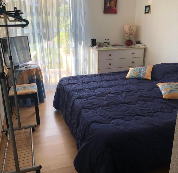 Номер Стандарт Вид на Бассейн, Villa C3 Arthur Rimbaub Chambre D’hôte Piscine Proche Mer Plage 600m