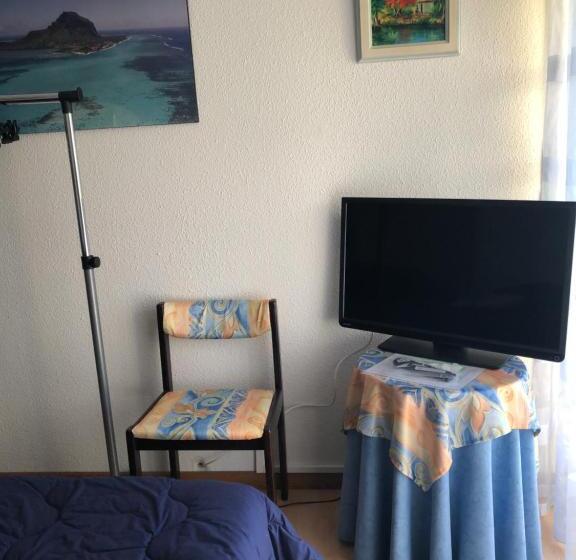 标准间带游泳池, Villa C3 Arthur Rimbaub Chambre D’hôte Piscine Proche Mer Plage 600m