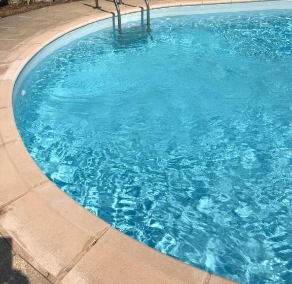Номер Стандарт Вид на Бассейн, Villa C3 Arthur Rimbaub Chambre D’hôte Piscine Proche Mer Plage 600m