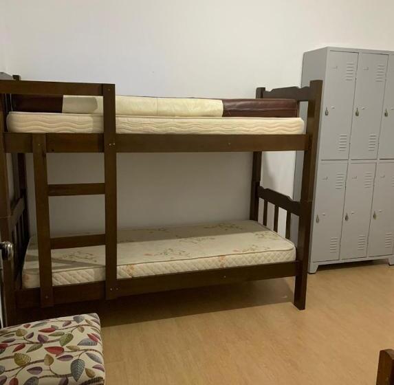 Номер Стандарт Трехместный, Hostel Ares Do Mundo