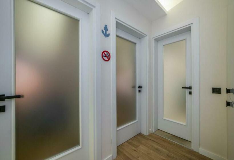 סוויטה משפחתית, Ece Marina Suites