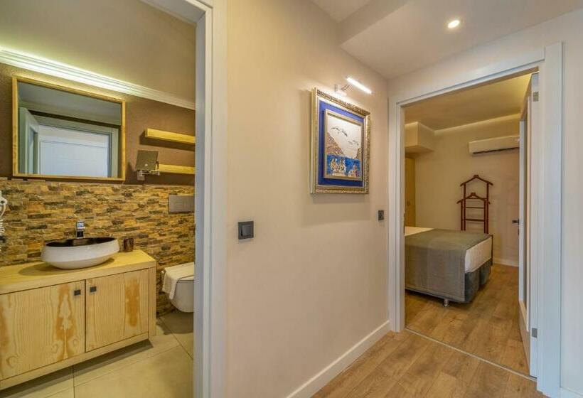 חדר דלוקס לשלושה עם נו לים, Ece Marina Suites