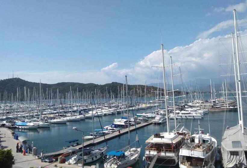 חדר סטנדרט לארבעה נוף לים, Ece Marina Suites