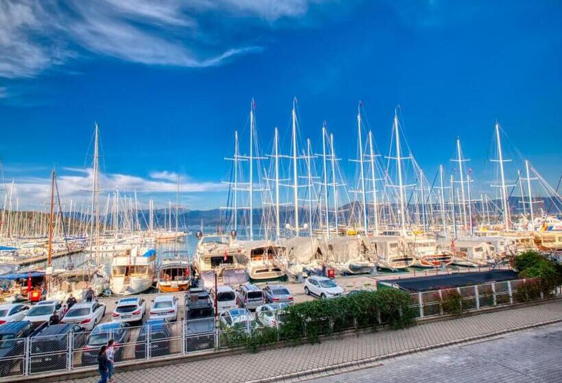 Quarto Quádruplo Estandar Vista Mar, Ece Marina Suites