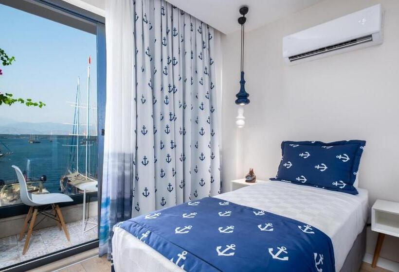 חדר סטנדרט לארבעה נוף לים, Ece Marina Suites