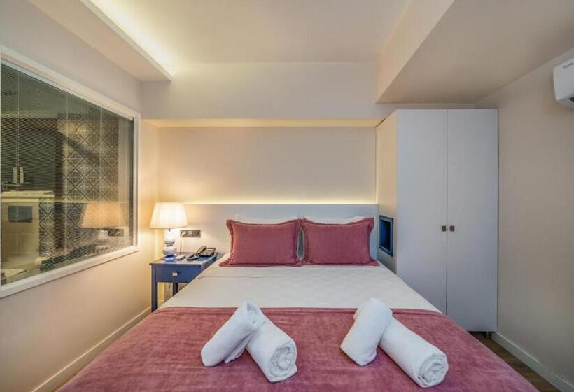 מיטת קינג בסוויטה, Ece Marina Suites