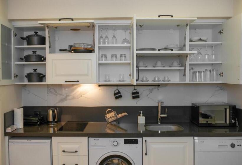 סוויטה, Ece Marina Suites