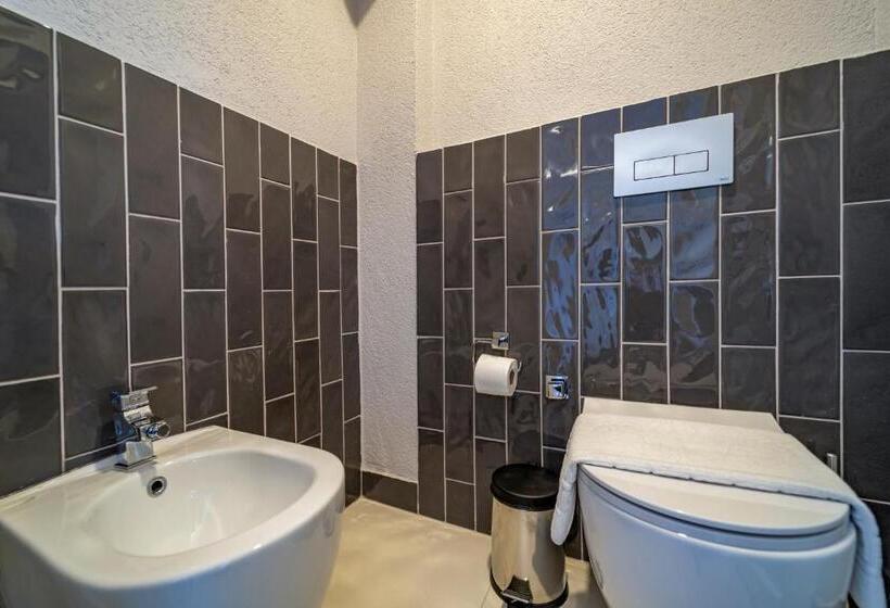 חדר לארבעה סטנדרטי עם מרפסת, Ece Marina Suites