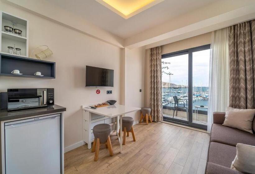 Quarto Triplo Deluxe Vista Mar, Ece Marina Suites