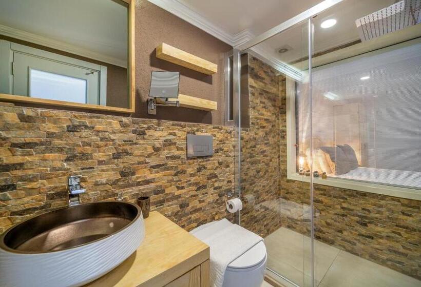 Quarto Triplo Deluxe Vista Mar, Ece Marina Suites