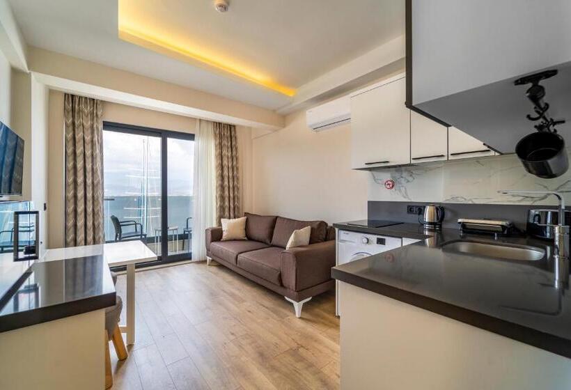 חדר דלוקס לשלושה עם נו לים, Ece Marina Suites