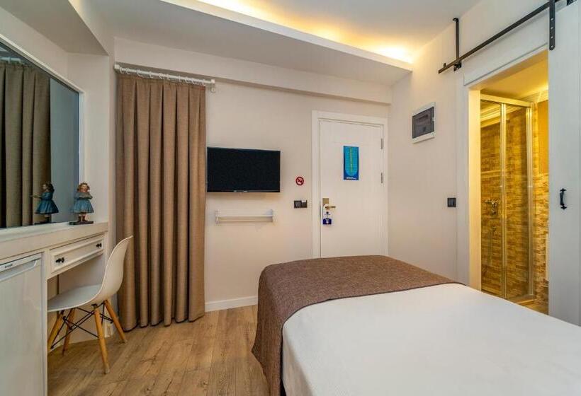 Quarto Basic, Ece Marina Suites