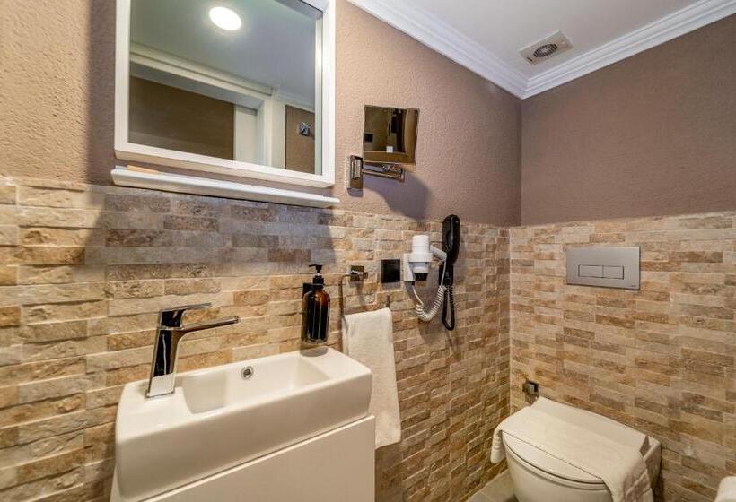 חדר בסיסי, Ece Marina Suites