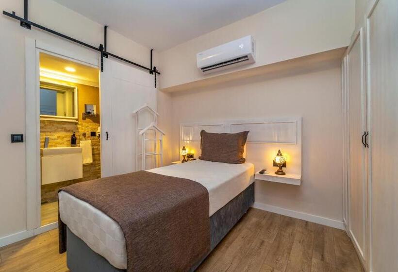 חדר בסיסי, Ece Marina Suites