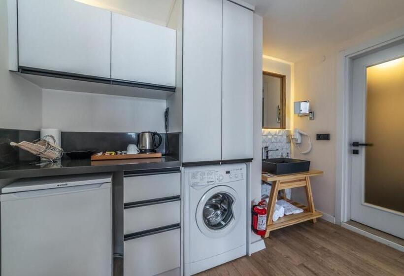 חדר סטנדרט לארבעה נוף לים, Ece Marina Suites