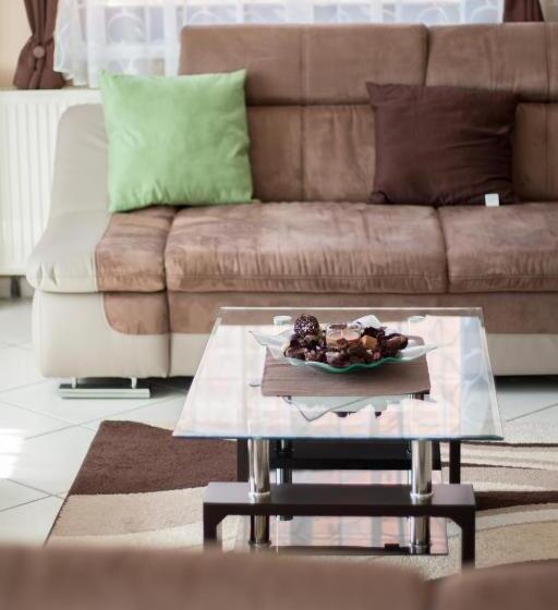 בית, חדר שינה 1, Barátkozó Vendégház