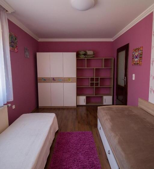 בית, חדר שינה 1, Barátkozó Vendégház