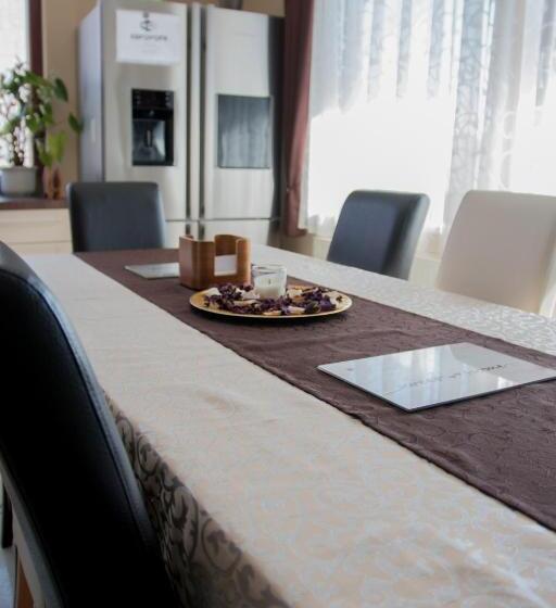 Дом 1 Спальня, Barátkozó Vendégház