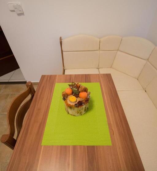 בית, חדר שינה 1, Barátkozó Vendégház