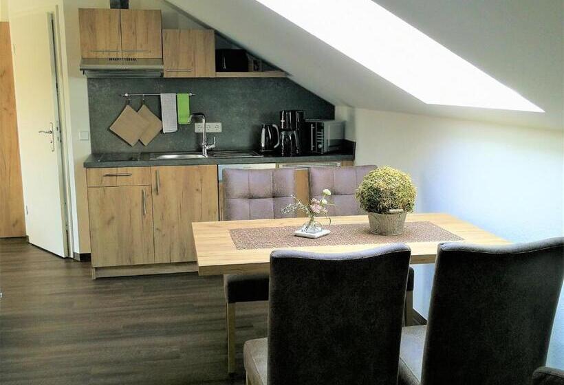 Студио Стандарт с Балконом, Feriendomizil Schlossblick