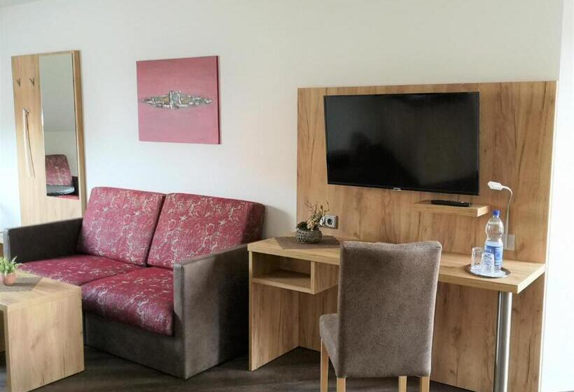 Студио Стандарт с Балконом, Feriendomizil Schlossblick